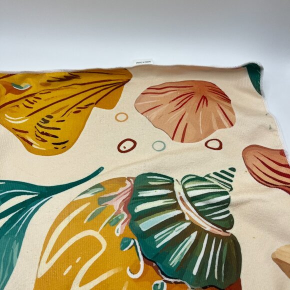 2-in-1 Foldable Beach Towel & Printed Bath Towel with Storage Pouch - Picture 4 of 6